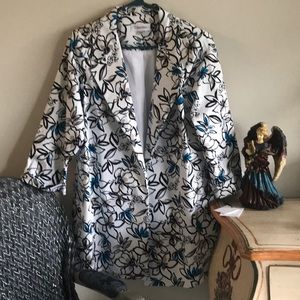 Beautiful NWT Calvin Klein long floral jacket !